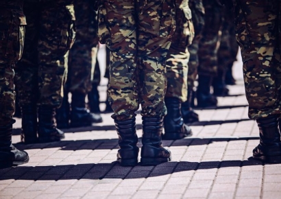 3년 질질 끌더니 결국…"군대 안 갈거야" 거리 뛰쳐나온 10대들, 이유가