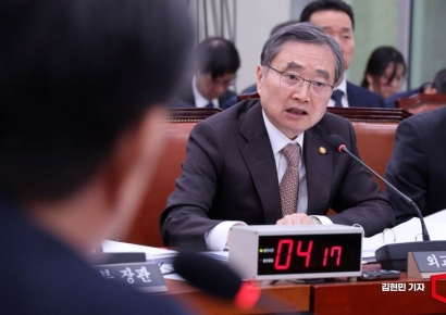 [포토] 조현 외교장관 "인천으로 오는 UAE 민항기 운항 오늘 시작"