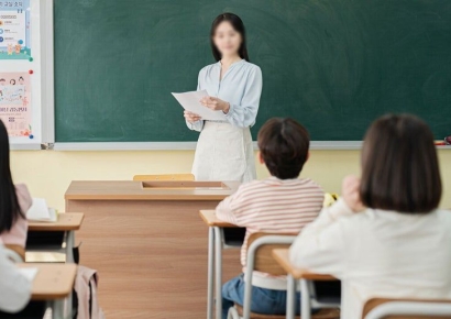 "우리 엄마가 이러면 난 자퇴" 선생님 SNS 사진 간섭·협박한 학부모