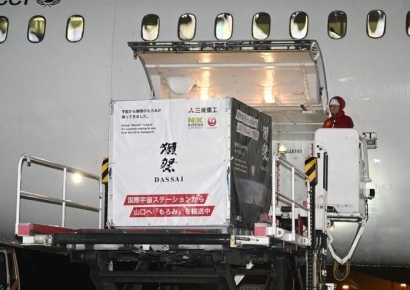 "소주 두 잔 분량 100㎖ 약 9억원"…우주에서 빚은 술, 지구 왔다