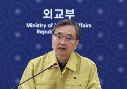 조현, 이란 외교장관과 통화…호르무즈 해협 안전 보장 요구