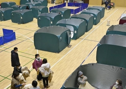 "피난소에서 성적 행위"…日 AV, 대지진 15주기 앞두고 뭇매