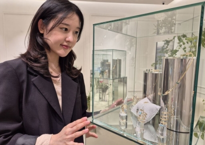 부산 명품 1번점 굳히기… 롯데百 부산본점, 독창적인 세공의 미학 '임머브' 신규 오픈