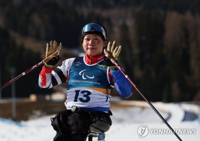 김윤지 금메달 쾌거…韓 여자 첫 동계 패럴림픽 정상