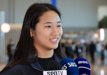 안세영 전영오픈 2연패 실패…中 왕즈이에 0-2 패배 