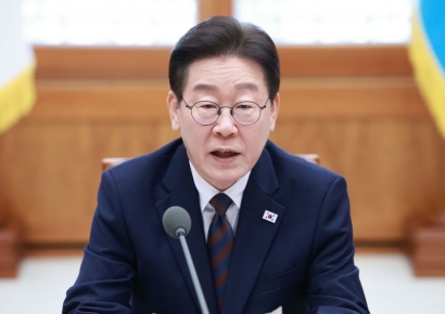 李대통령 "석유 '최고가격제' 시행…중앙은행 추가 조치도 준비"