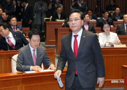 "尹 정치복귀 반대, 장 대표 뜻도 담겨" 국힘 '절윤' 결의문 발표(상보)