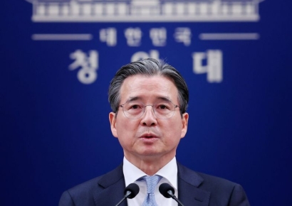 '석유 최고가격제' 탓에 소비 급증?…靑 정책실장, 조목조목 반박