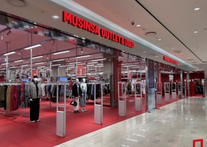 "얼마나 싸길래" 나흘만에 4.4만명 몰려 쓸어갔다, 무신사 '재고 아울렛'[르포]