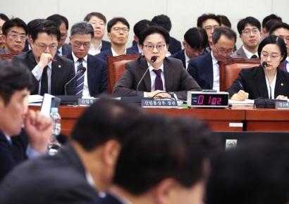 김정관 산업장관 "석유 최고가격제 곧 시행…정유사 초과이익 관리 필요"