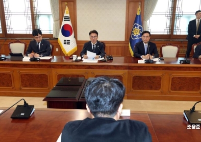 [포토] UN AI 허브 유치지원 TF 회의에 발언하는 김민석 총리