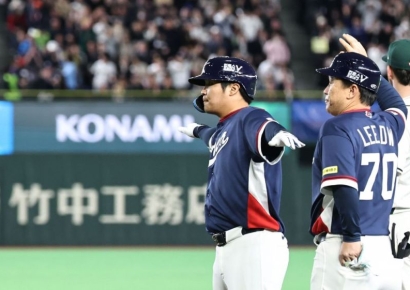"가자, 마이애미로" 17년 만에 WBC 8강 이끈 한국 야구 '비행기 세리머니'