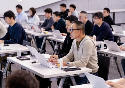 [르포]"금융사 탈 쓴 IT 회사" 정태영 특명…현대카드 리더들 'AI 바이브 코딩' 열공