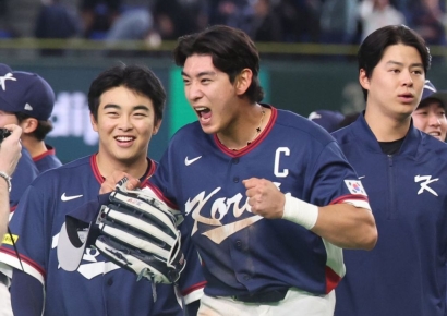 "행운 빌며 찼다" 이정후 목에 '반짝'…1500만원 목걸이 뭐길래