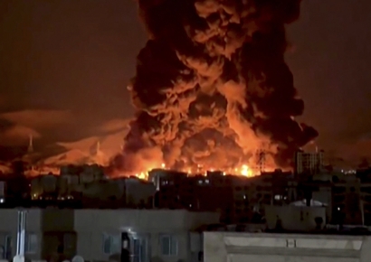 "눈 따갑고 숨 막혀" 테헤란 시민들 공포에 떨게한 '검은 비'의 정체