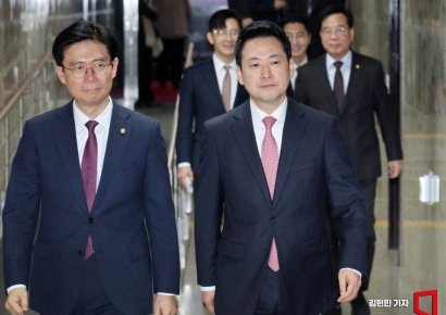 [포토] 영입 인재 환영식 향하는 장동혁 대표