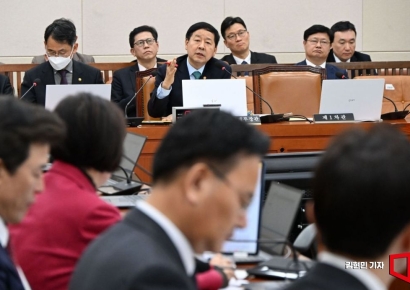 [포토] 재경위 현안질의 답변하는 구윤철 부총리