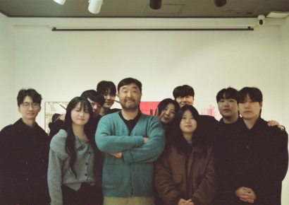 AI로 그린 전시, 나눔으로 완성… 경남정보대 학생들 수익금 기부