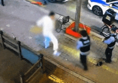 "꿈쩍도 안 하네" 테이저건 맞고도 버틴 흉기 난동범…결국 이렇게 제압했다