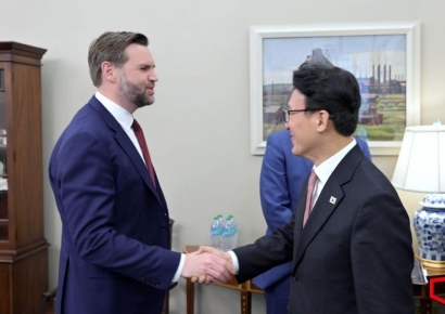 [포토] 악수하는 김민석 총리와 밴스 美 부통령