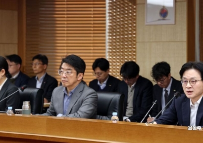 [포토] 석유 최고가격제 관련 발언하는 김정관 장관