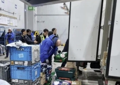 점퍼 입고, 물건 싣고…쿠팡 로저스 대표, 새벽배송 나섰다