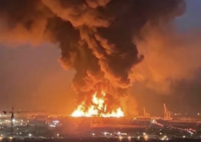 "헉, 지난 휴가때 다녀왔는데"…불길 활활 두바이 'AI 환각'이 만들어낸 가짜 지옥도