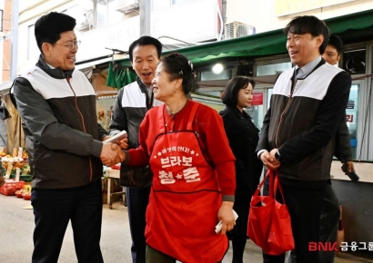 “시장 골목에 온기”… BNK금융, 창립 15주년 맞아 전통시장 ‘골목동행 상생금융’ 캠페인