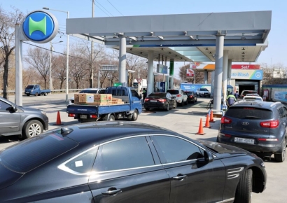 석유 최고가격제 시행 이틀째…주유소 기름값 두 자릿수↓