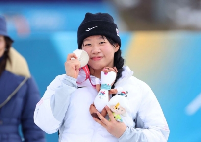 李대통령, 네 번째 메달 김윤지에 "믿기지 않을 만큼 놀라운 성과"