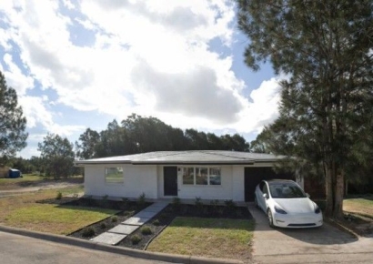 "냉장고는 텅텅, 수건은 한 장"…'1200조 최고 부자' 10평 집 둘러보니