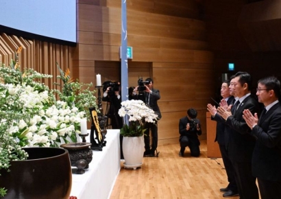 故 이해찬 전 총리 49재…김혜경·권양숙 여사 참석