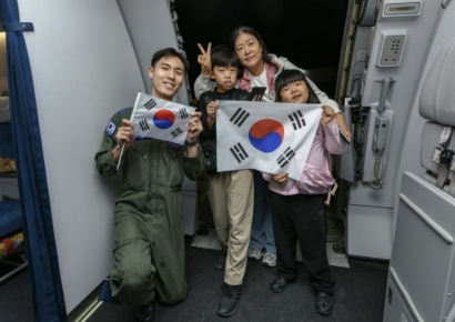 '사막의 빛' 작전…중동 전쟁 고립 한국인 204명, 군 수송기 타고 귀국길