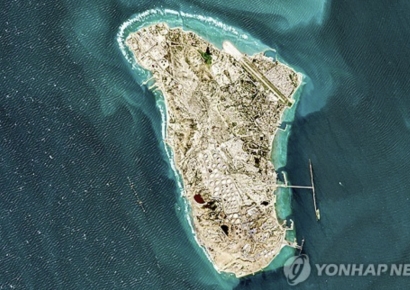 美, 하르그섬 군사시설 90곳 정밀타격…"석유 인프라는 보존"