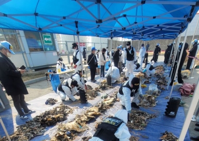 제주항공 참사 유족 "현장서 유해 추정 물체 추가 발견…전면 재조사돼야"