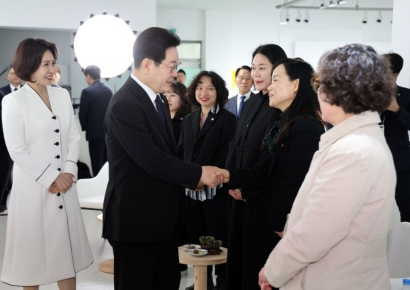 초선 만난 李대통령 "국민 열망 받아 개혁해야…세상 잘 바꾸자"