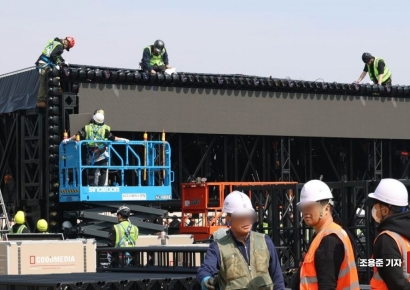 [포토] 광화문광장에 BTS 컴백 무대 설치