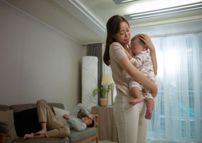 "돈은 남자가 벌어야지" 여성 83%가 동의…30년 만에 최고치 기록한 '이 나라'