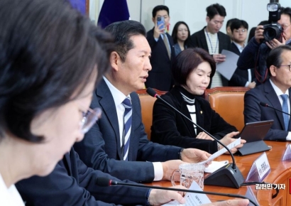 [포토] 정청래 "검사 '수사 개입' 조항 삭제…협의안 19일 처리"