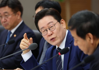 李대통령 "부동산 문제, 금융부문이 중요…최후 수단 세금도 상황되면 써야"