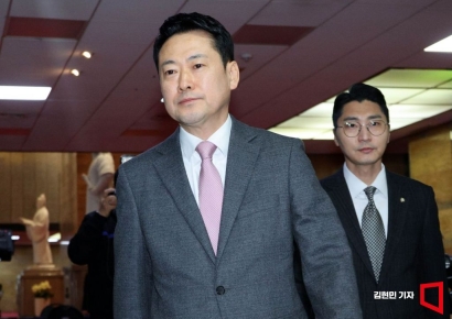 [포토] 당대표실 향하는 장동혁