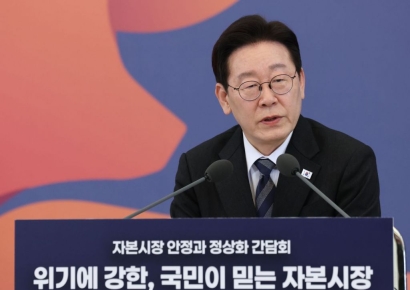 李대통령 "주식 오늘 팔았는데 왜 돈은 모레에 주느냐 …조정 검토"