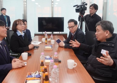 "개발비만 2억 들였는데 규제 탓에 영업도 못해"