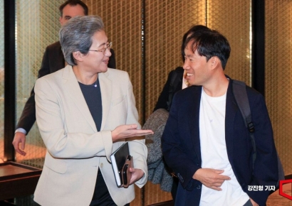 [포토] 회동 마친 리사 수 AMD CEO-김성훈 업스테이지 대표