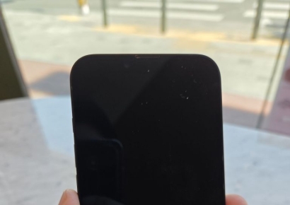 [써보니]가볍고 한 손에 쏙~ 아이폰17e…보급형인데 괜찮을까?