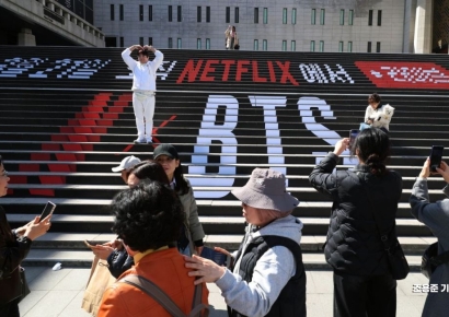 "난 BTS 관심도 없는데"…일은 국가가 하고 수익은 넷플릭스·하이브로?
