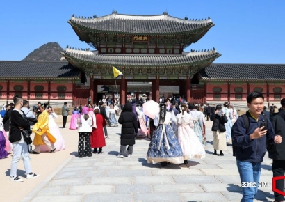 [포토] 다가온 BTS 컴백 공연, 북적이는 경복궁