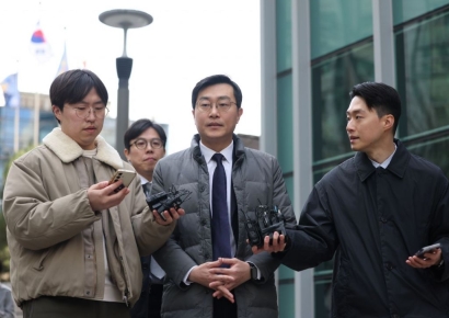 장경태, 민주당 자진탈당…"결백 입증하고 돌아오겠다"