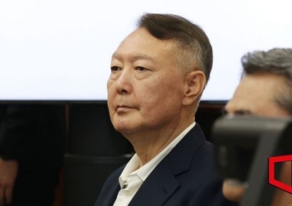 尹 수감 중 "커피 더 달라" "부식 부실"…교도관에 불만 제기설  