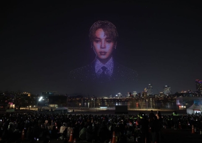 "뷰티풀" 붉게 물든 서울, 아리랑 흐르는 거대한 'BTS 시티'[BTS is back]